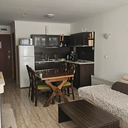 Pamporovo, Ski-in Ski-out, Harmony Apartment, Easy Lift Access פמפורובו